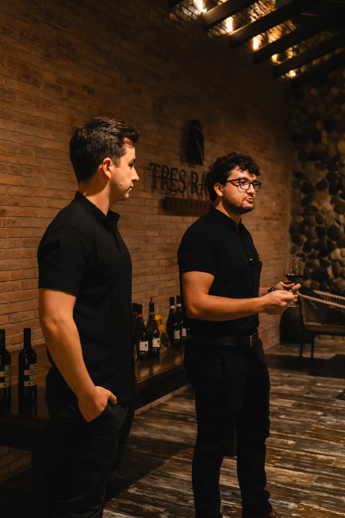 Equipo de Casa de Relatos en el viñedo
